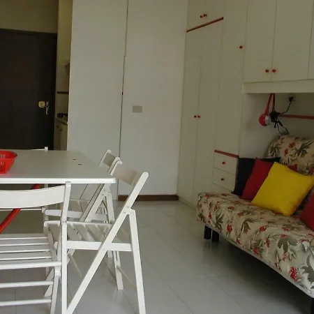 Flats Solarium Immobiliare Friuli 比比翁